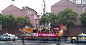 Attention Dragon dans les rues de Shanghai