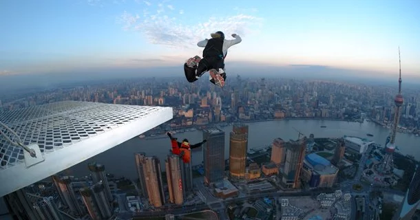 Base Jump sur les plus hautes tours de Chine